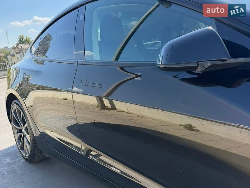 Седан Tesla Model 3 2021 в Львове