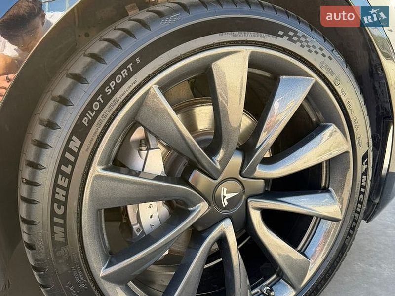 Седан Tesla Model 3 2021 в Львові
