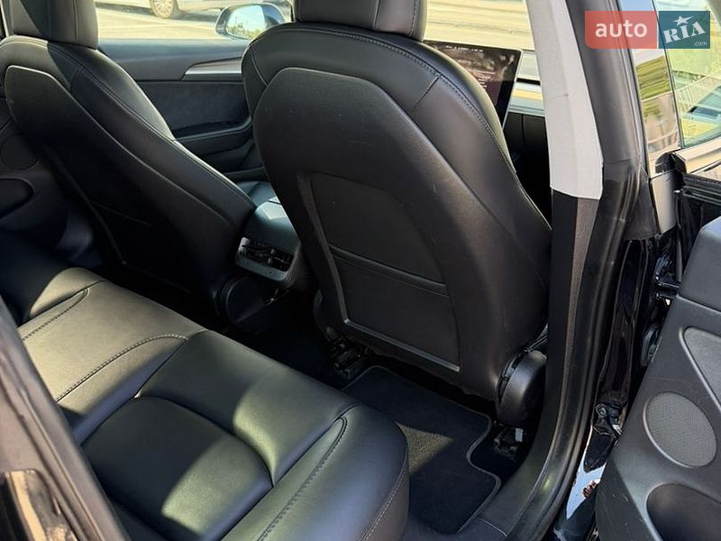 Седан Tesla Model 3 2021 в Львове