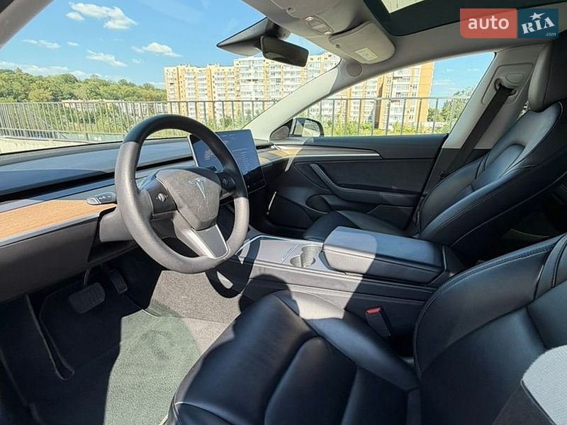 Седан Tesla Model 3 2021 в Львові