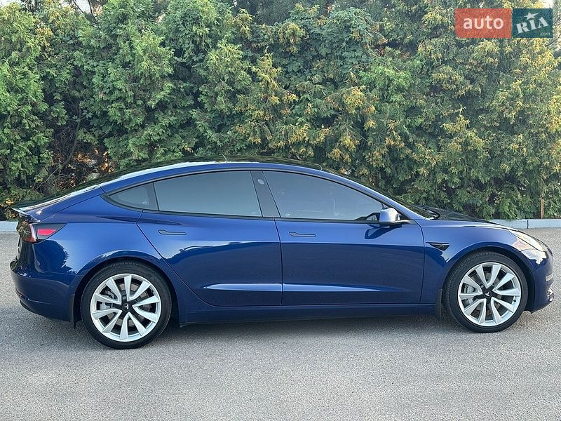 Седан Tesla Model 3 2022 в Кропивницком