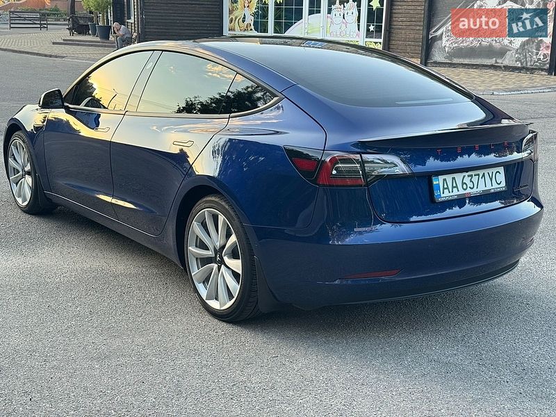 Седан Tesla Model 3 2022 в Кропивницком