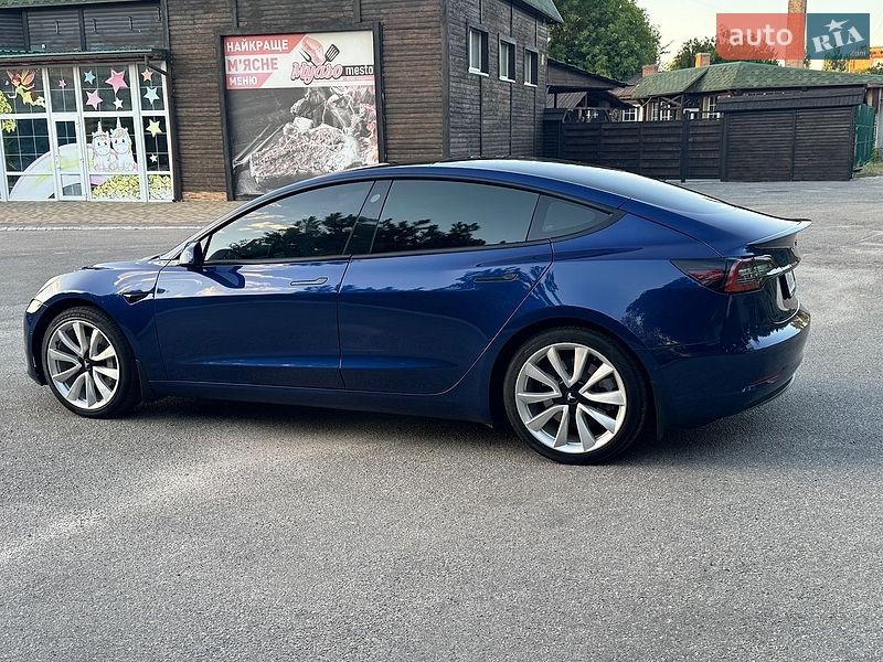Седан Tesla Model 3 2022 в Кропивницком