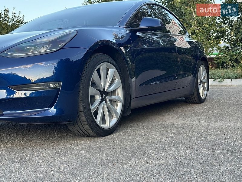 Седан Tesla Model 3 2022 в Кропивницком