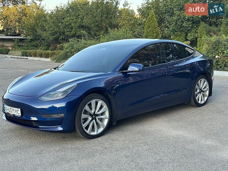 Седан Tesla Model 3 2022 в Кропивницком