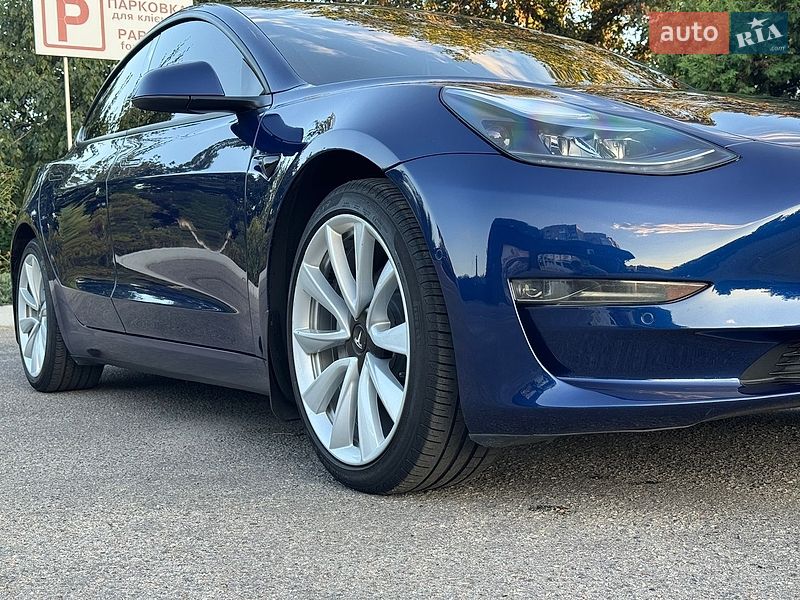 Седан Tesla Model 3 2022 в Кропивницком