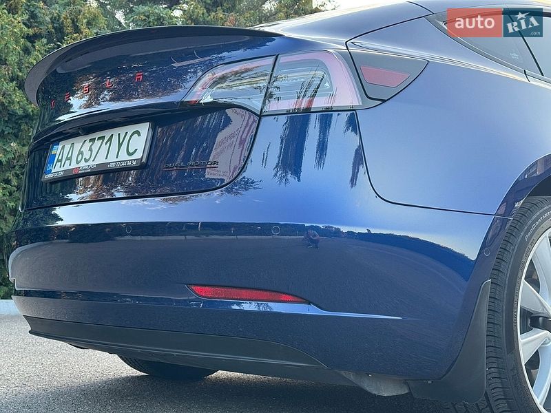 Седан Tesla Model 3 2022 в Кропивницькому