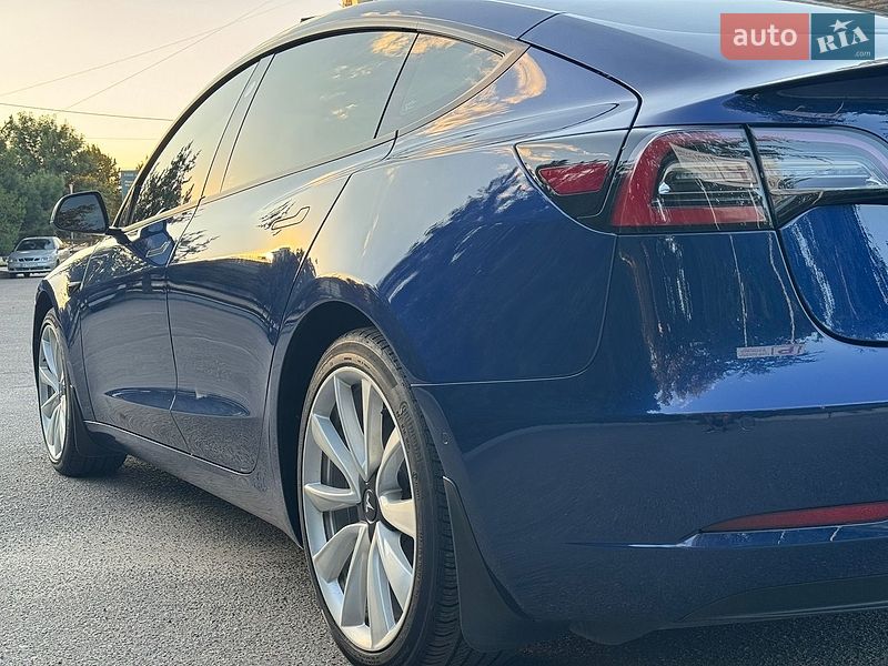 Седан Tesla Model 3 2022 в Кропивницком