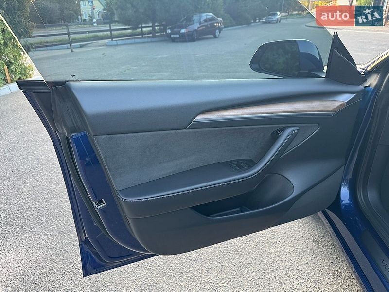 Седан Tesla Model 3 2022 в Кропивницькому