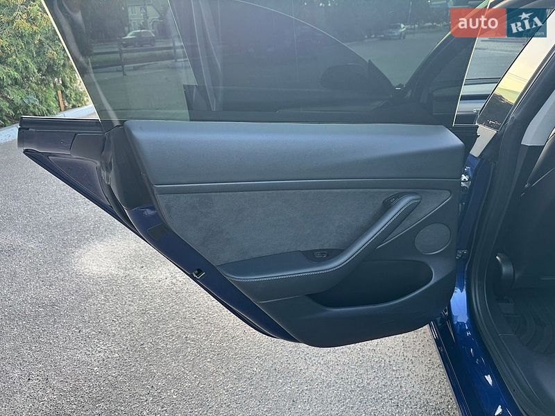 Седан Tesla Model 3 2022 в Кропивницком