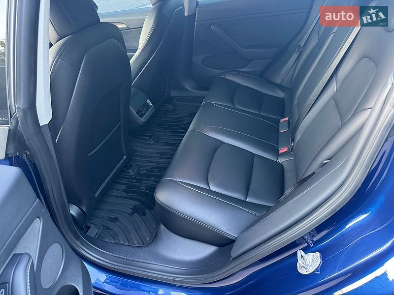 Седан Tesla Model 3 2022 в Кропивницком