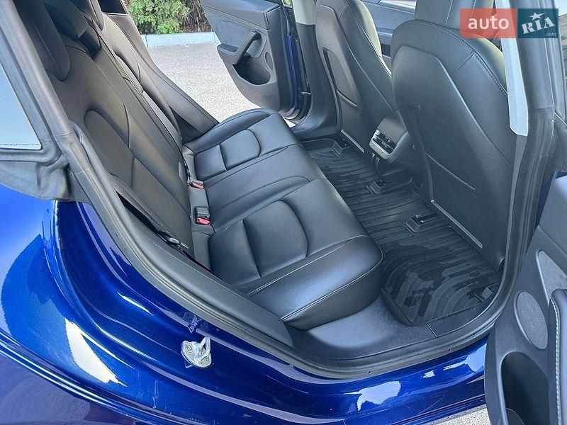 Седан Tesla Model 3 2022 в Кропивницком