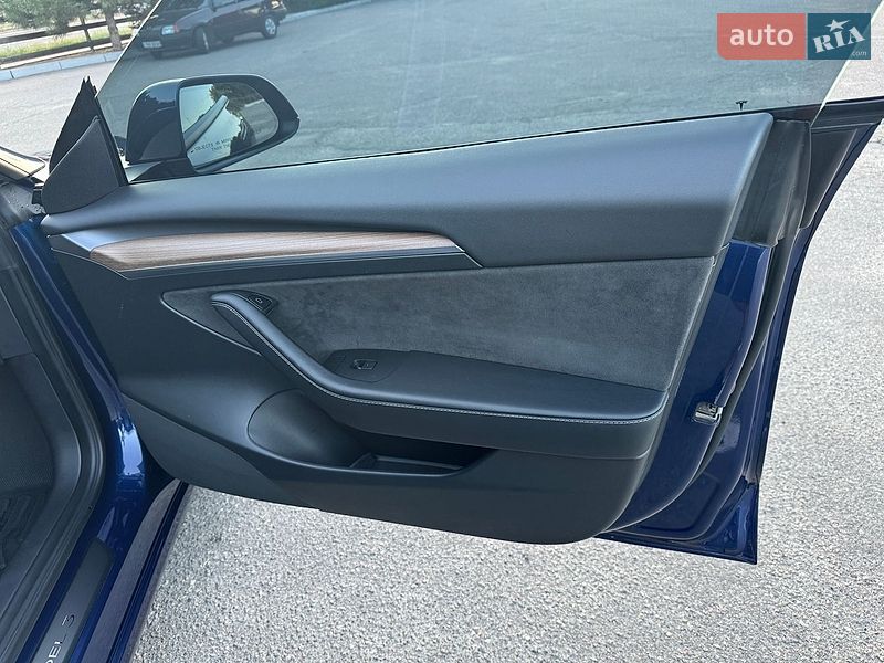 Седан Tesla Model 3 2022 в Кропивницком