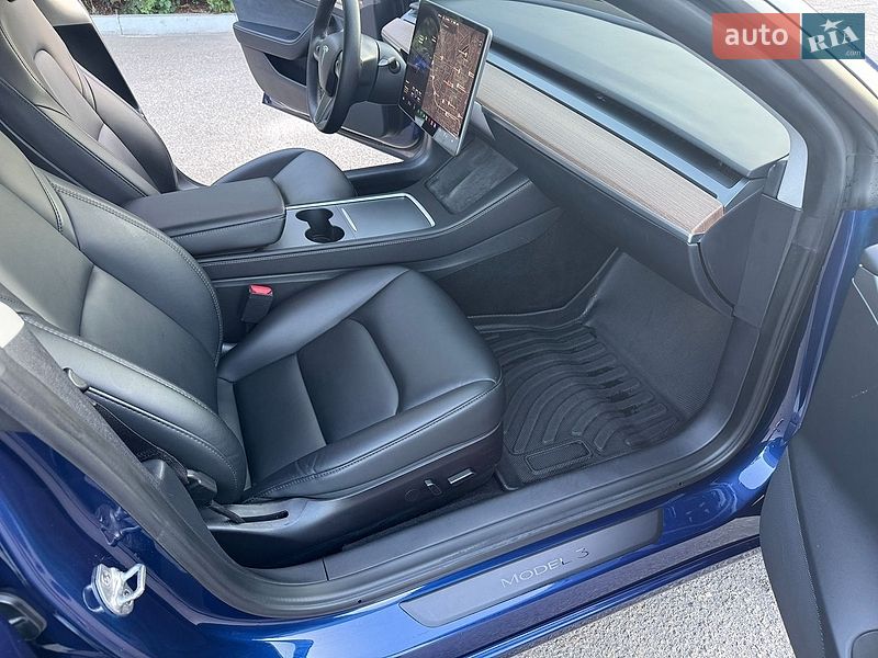 Седан Tesla Model 3 2022 в Кропивницком