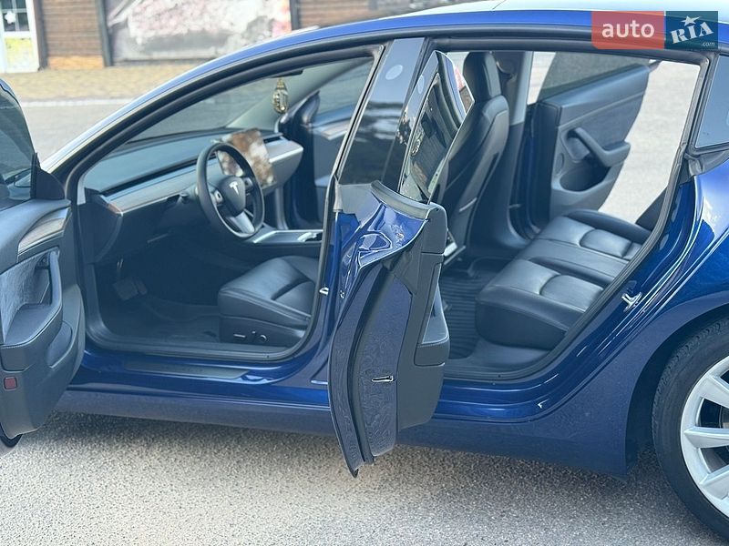 Седан Tesla Model 3 2022 в Кропивницком