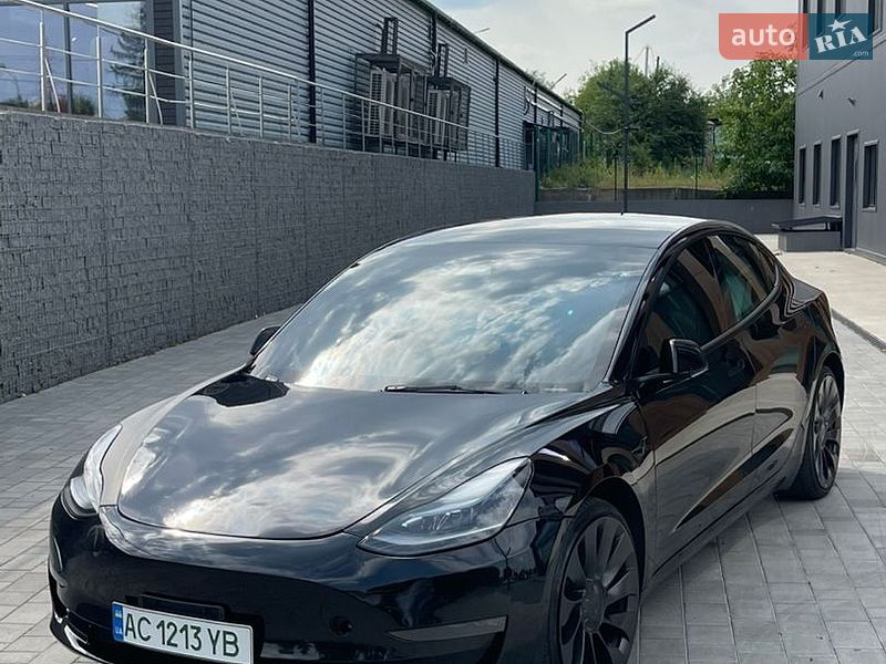 Tesla Model 3, фото из объявления