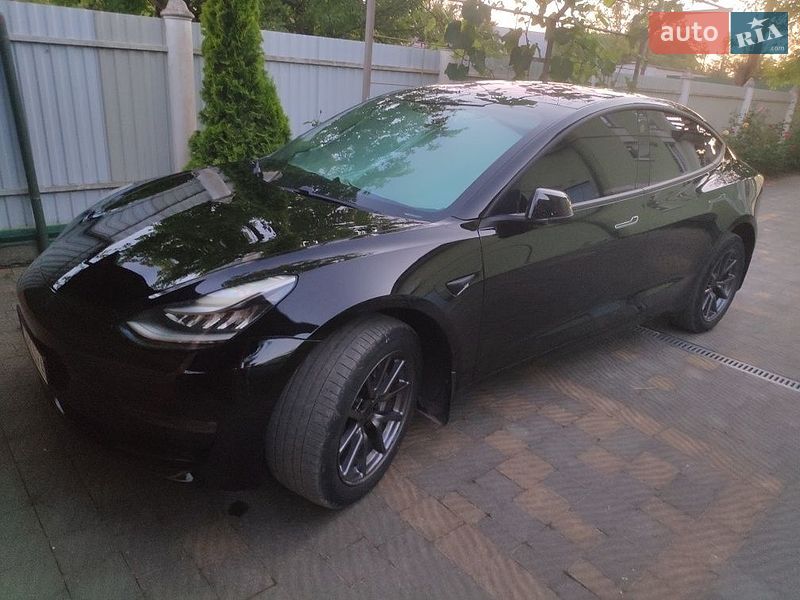 Седан Tesla Model 3 2018 в Трускавці