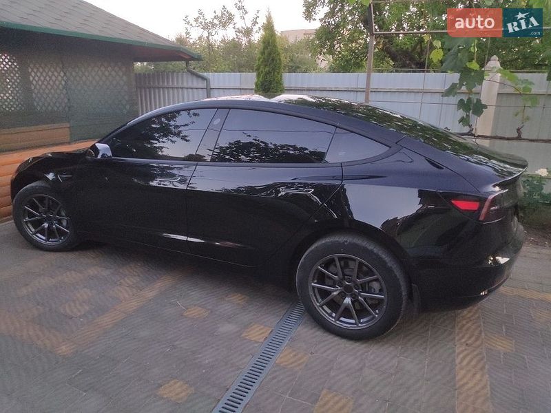 Седан Tesla Model 3 2018 в Трускавці