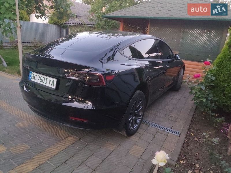 Седан Tesla Model 3 2018 в Трускавці