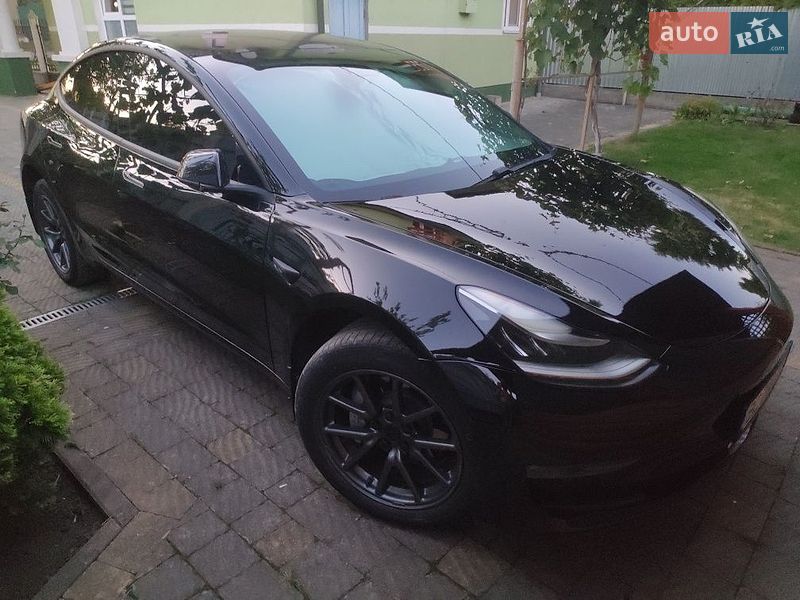 Седан Tesla Model 3 2018 в Трускавці