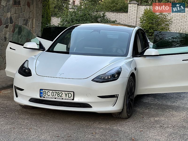 Седан Tesla Model 3 2021 в Львові