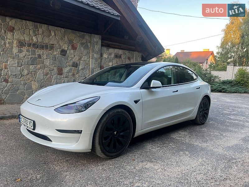 Седан Tesla Model 3 2021 в Львові