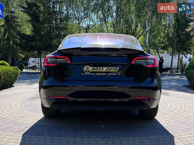Седан Tesla Model 3 2018 в Львове