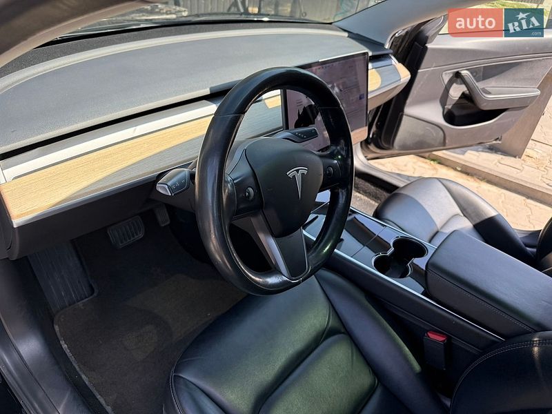 Седан Tesla Model 3 2019 в Киеве