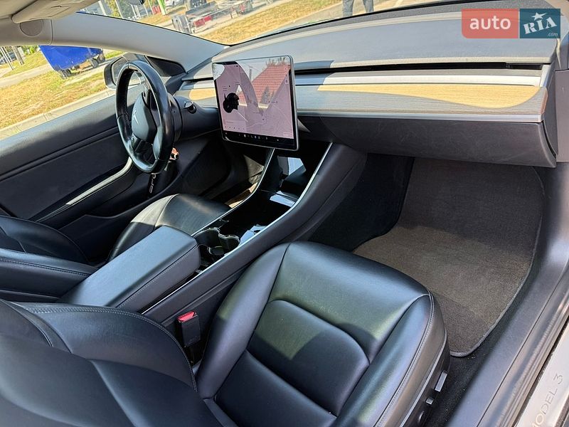Седан Tesla Model 3 2019 в Киеве