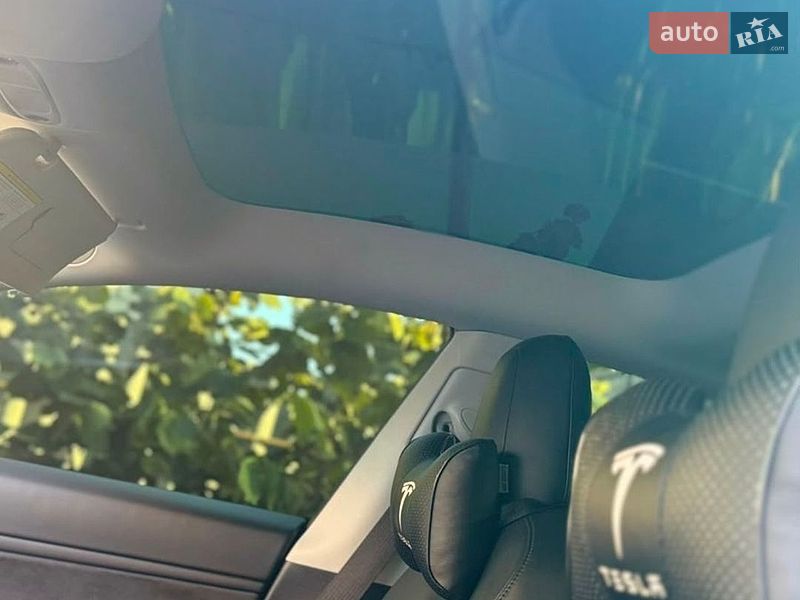 Седан Tesla Model 3 2021 в Томаковке