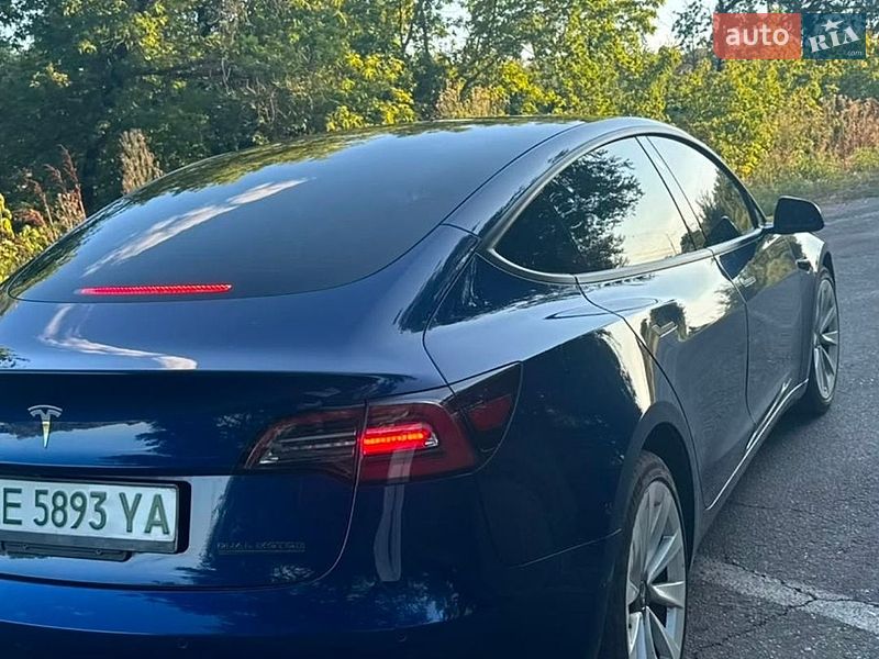 Седан Tesla Model 3 2021 в Томаковке