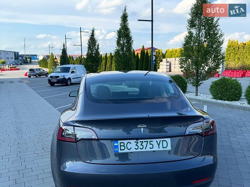 Седан Tesla Model 3 2022 в Львове