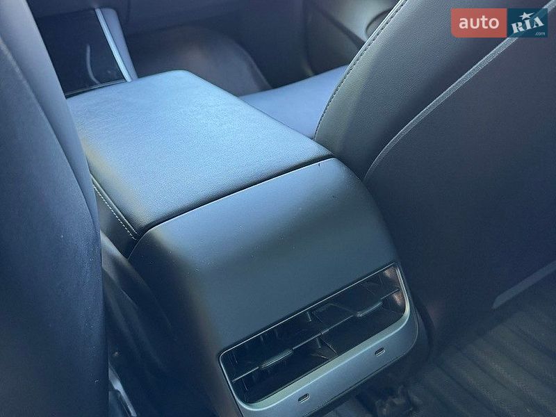 Седан Tesla Model 3 2020 в Киеве