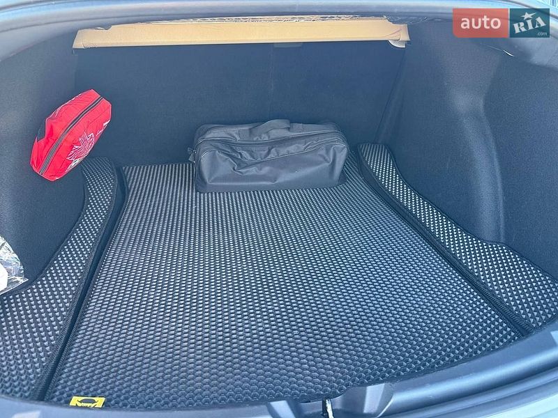 Седан Tesla Model 3 2022 в Виннице