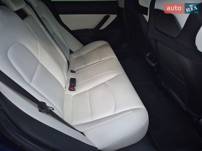 Седан Tesla Model 3 2019 в Ровно