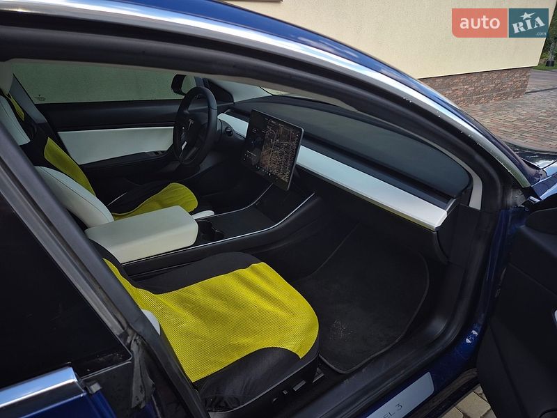 Седан Tesla Model 3 2019 в Рівному