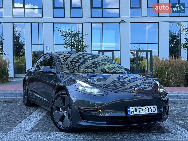 Седан Tesla Model 3 2022 в Киеве