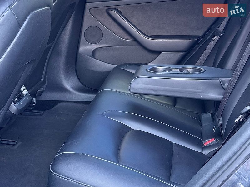 Седан Tesla Model 3 2022 в Киеве