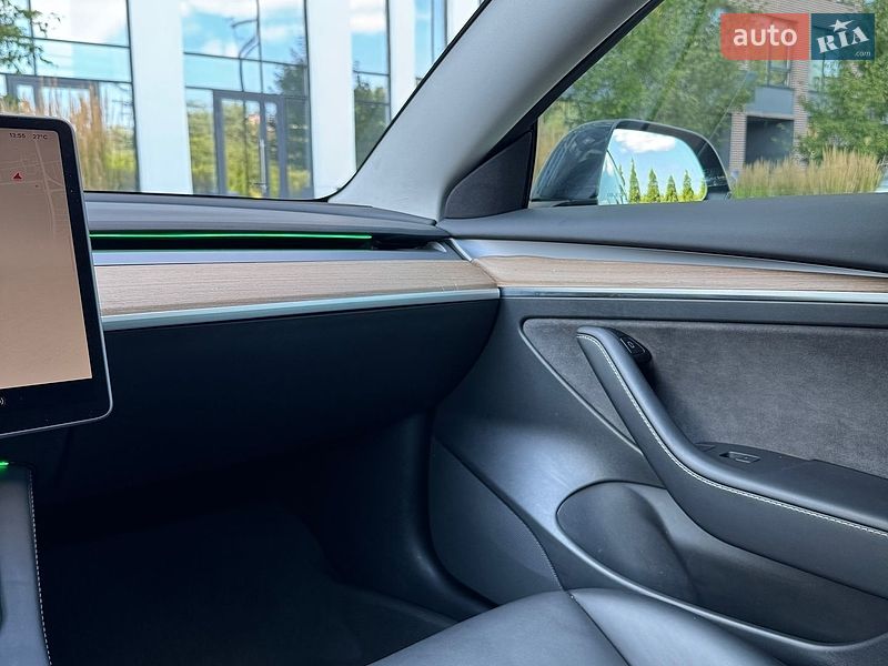 Седан Tesla Model 3 2022 в Киеве