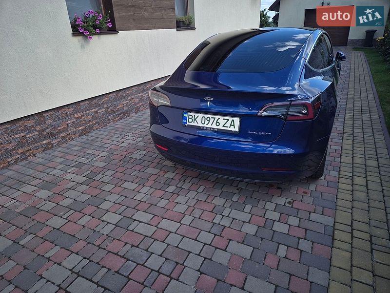 Седан Tesla Model 3 2019 в Ровно