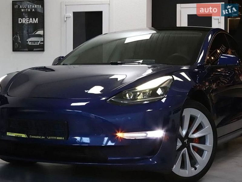 Седан Tesla Model 3 2022 в Ивано-Франковске