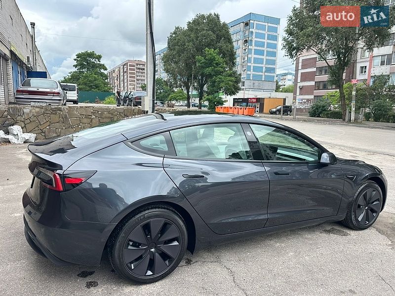 Седан Tesla Model 3 2025 в Дніпрі
