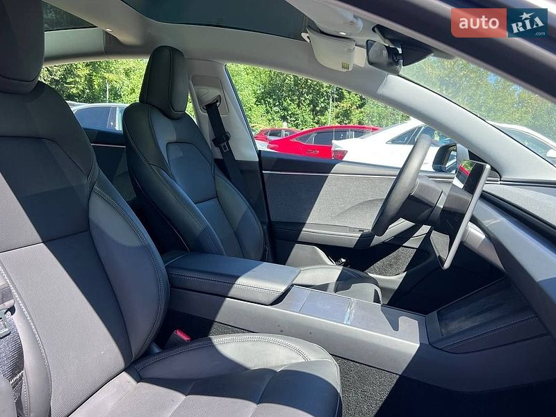 Седан Tesla Model 3 2025 в Львові