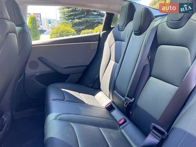 Седан Tesla Model 3 2025 в Львові