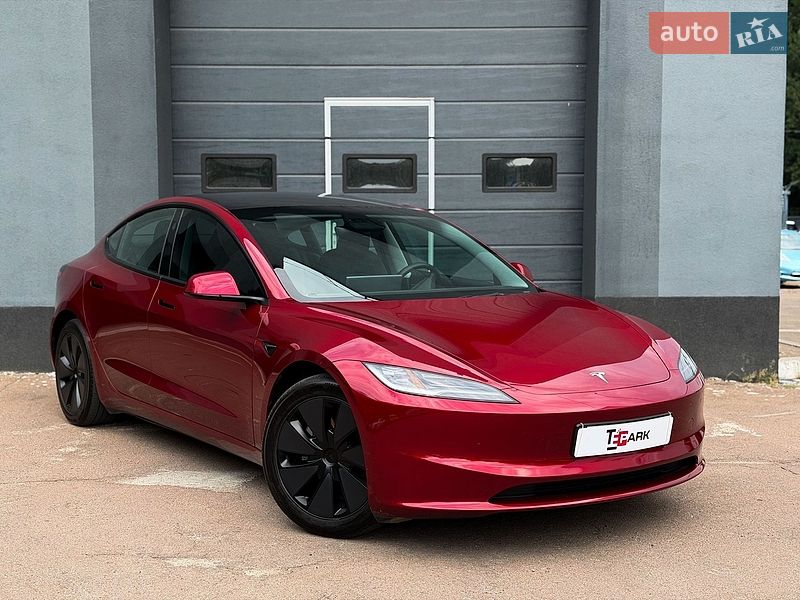 Седан Tesla Model 3 2024 в Киеве
