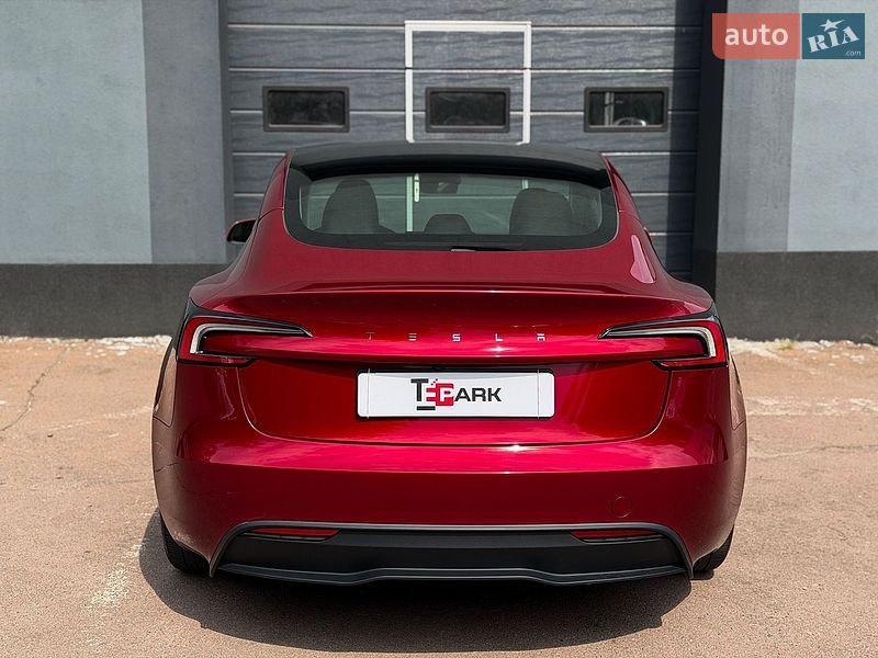 Седан Tesla Model 3 2024 в Киеве