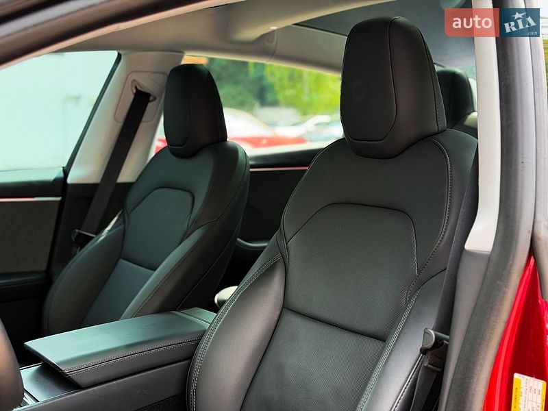 Седан Tesla Model 3 2024 в Киеве