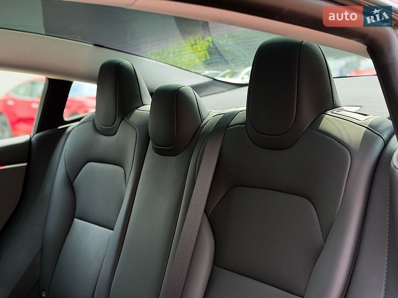 Седан Tesla Model 3 2024 в Киеве