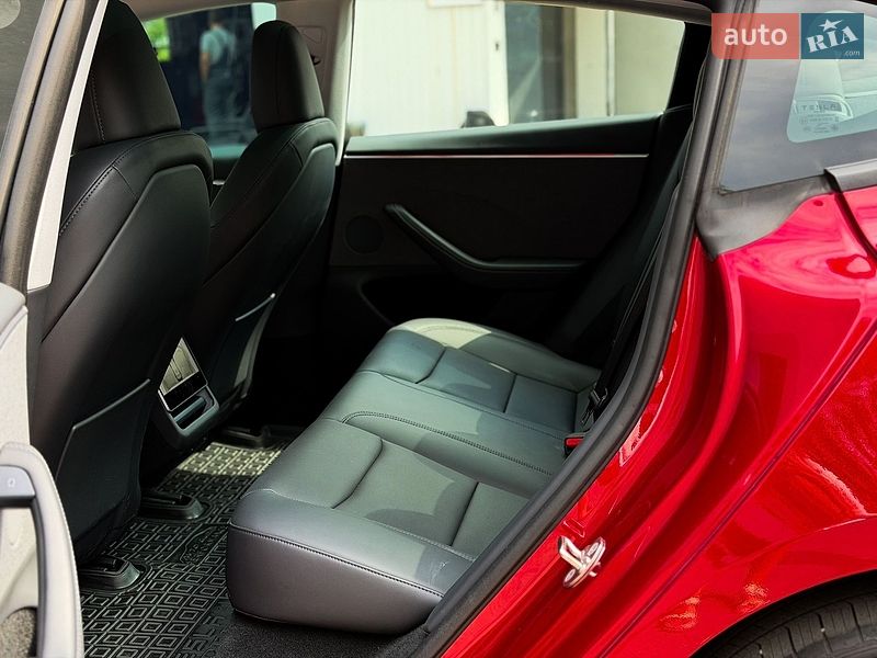 Седан Tesla Model 3 2024 в Киеве