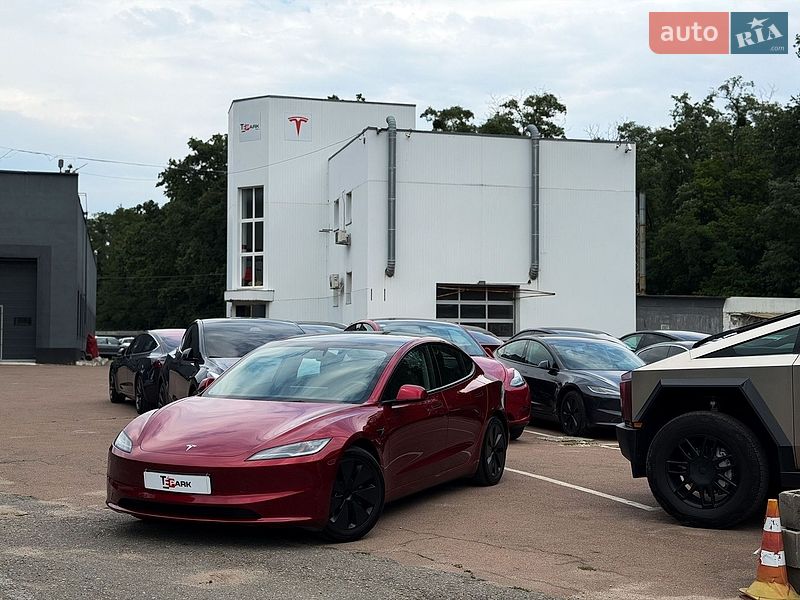 Седан Tesla Model 3 2024 в Киеве